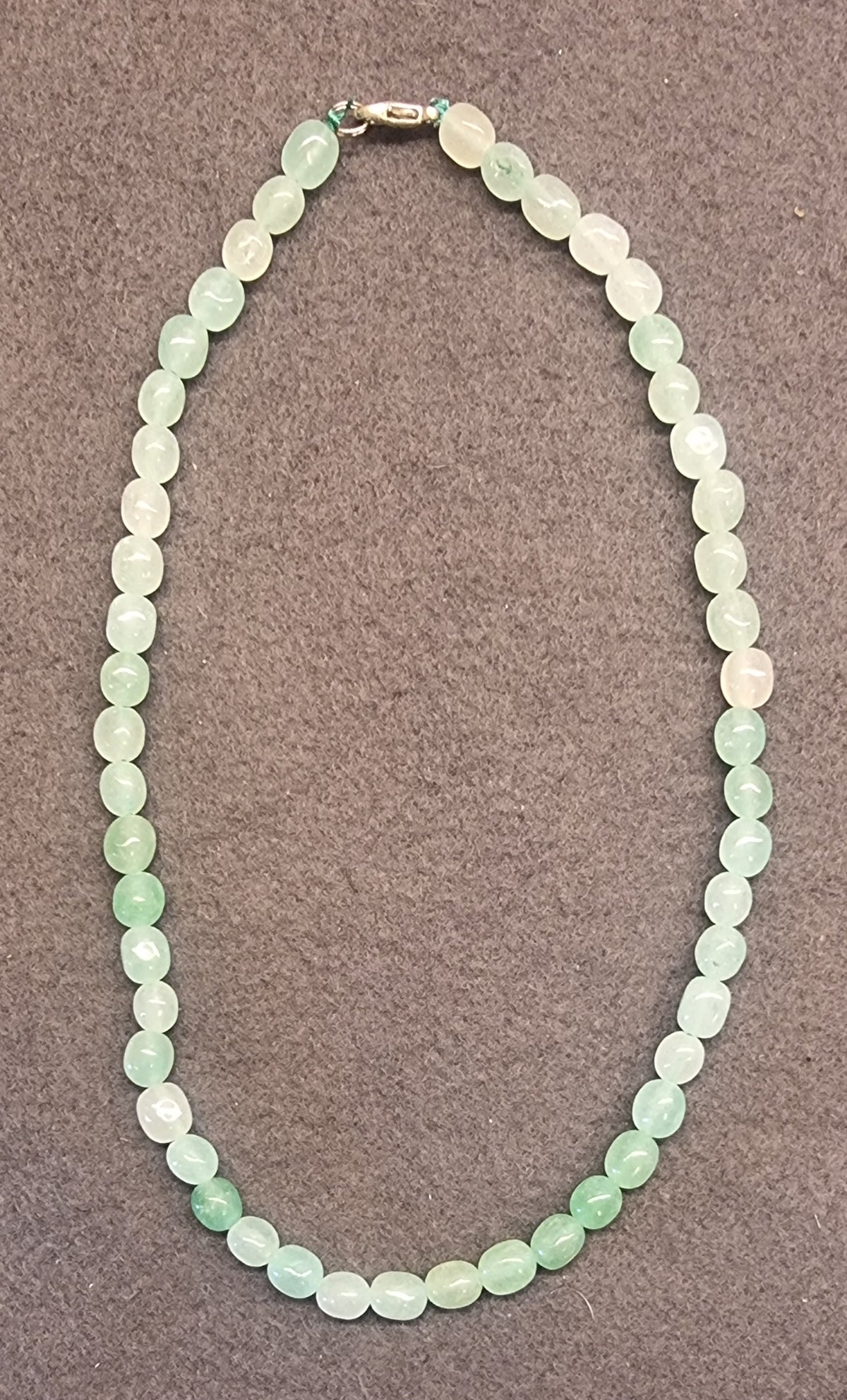 Lys grønn jade / serpentin – steinkjede