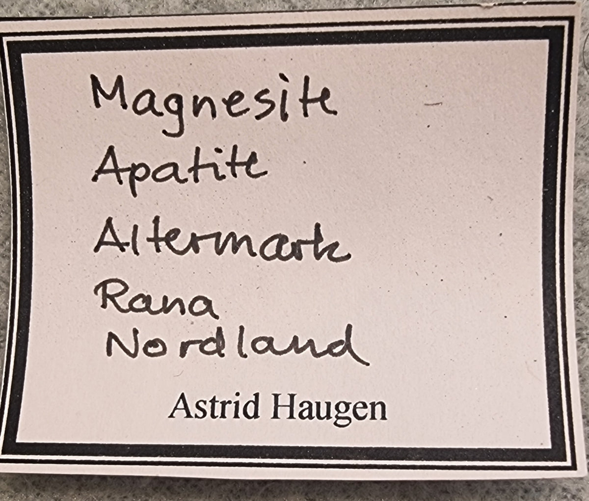 💎 Magnesitt med apatitt – Altermark, Rana, Nordland