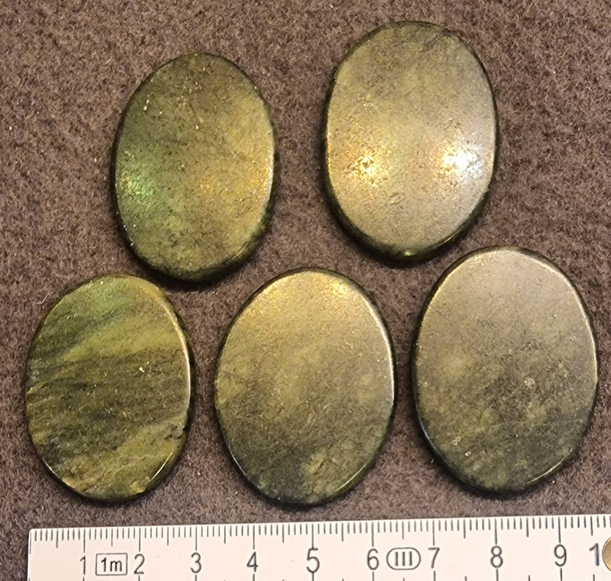 Grønn jade – polert oval håndstein