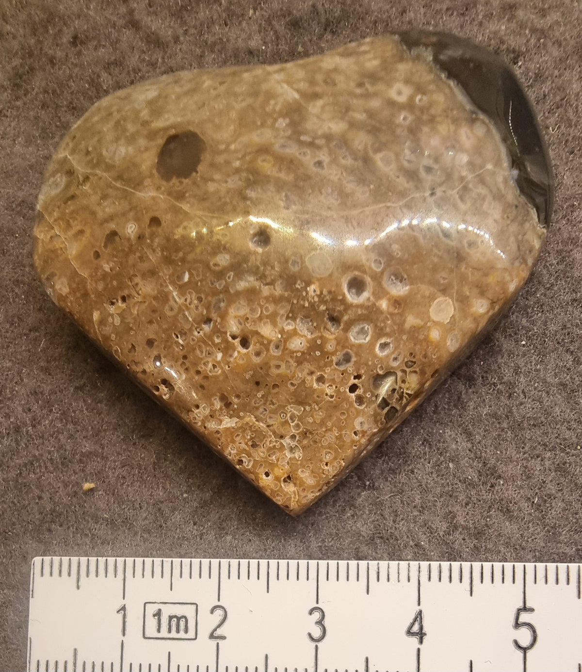 Brun aragonitt hjerte – ca. 5,5–6 cm