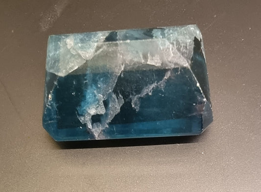 Stor naturlig fluoritt – 82,51 ct – Deep Green – IGI