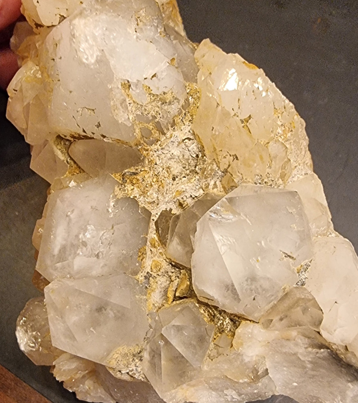 STOR BERGKRYSTALLKLYNGE MED JERNOKSID – 805 G