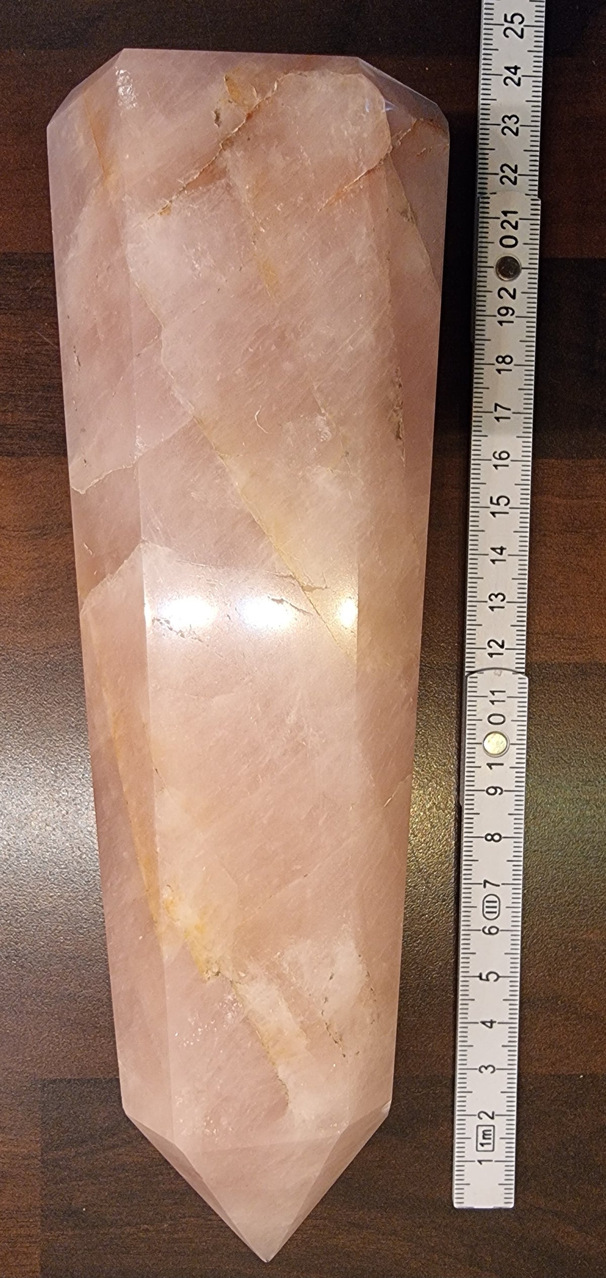Stort rosenkvarts tårn – 1,55 kg / 21 cm – bilde 2 av 5