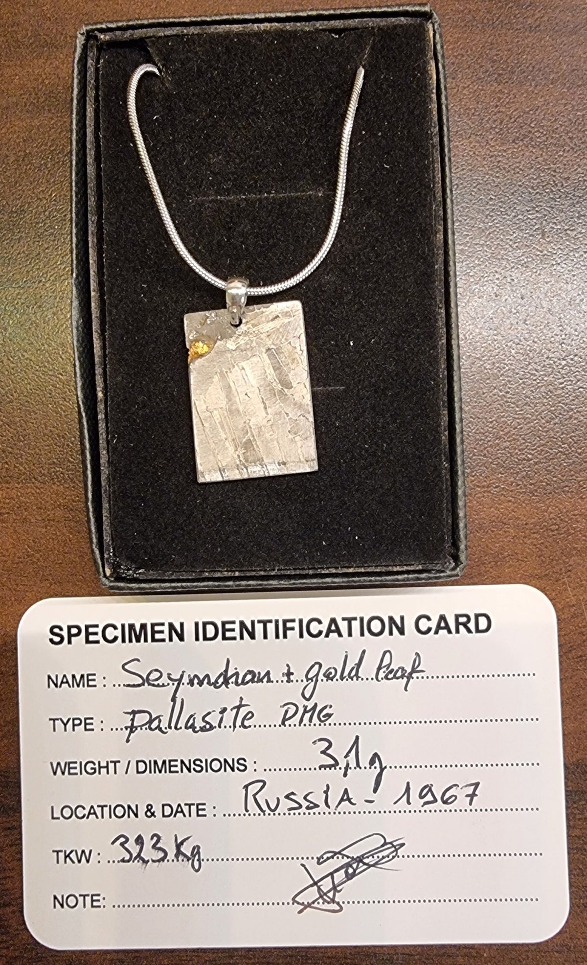 Seymchan meteorittsmykke – pallasitt med gullblad – 3,1 g