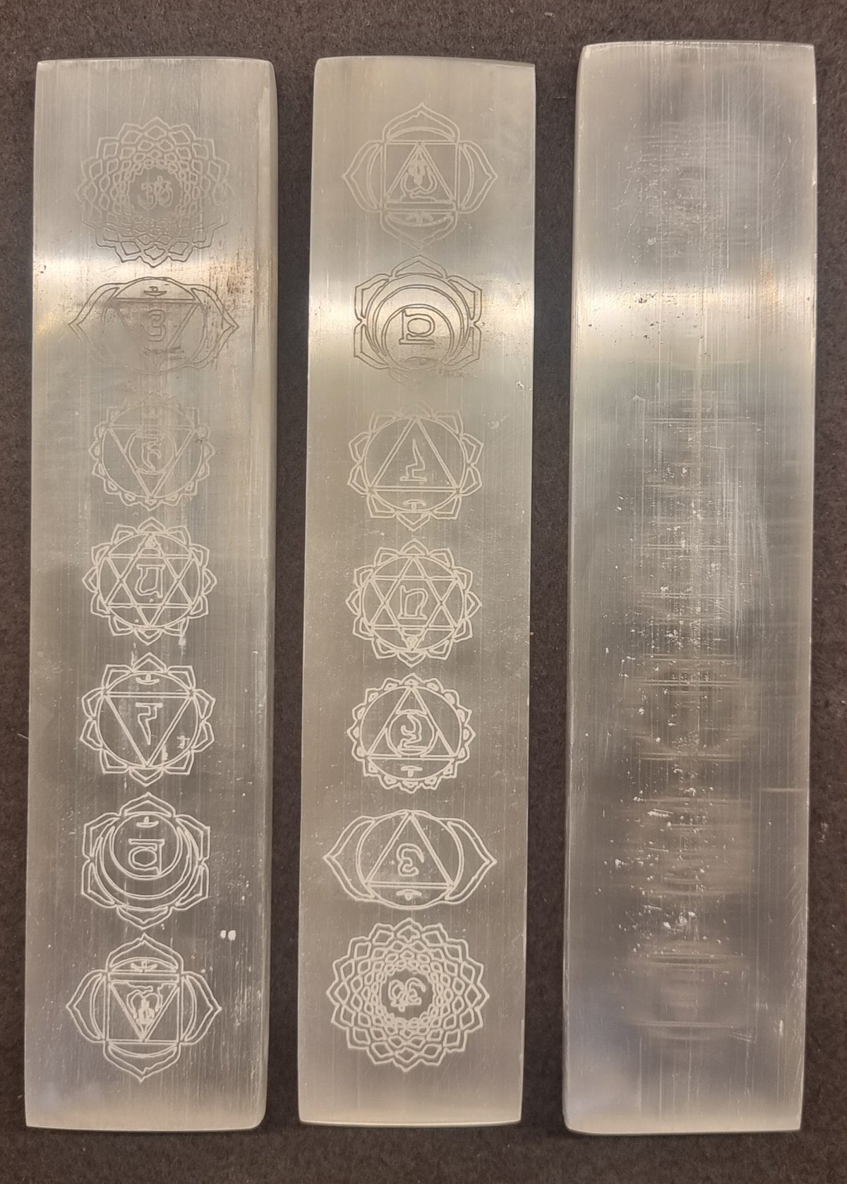 Selenittstav med chakrasymboler