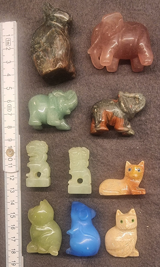 Assorterte steinfigurer – elefanter, katter m.m.