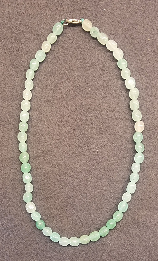 Lys grønn jade / serpentin – steinkjede