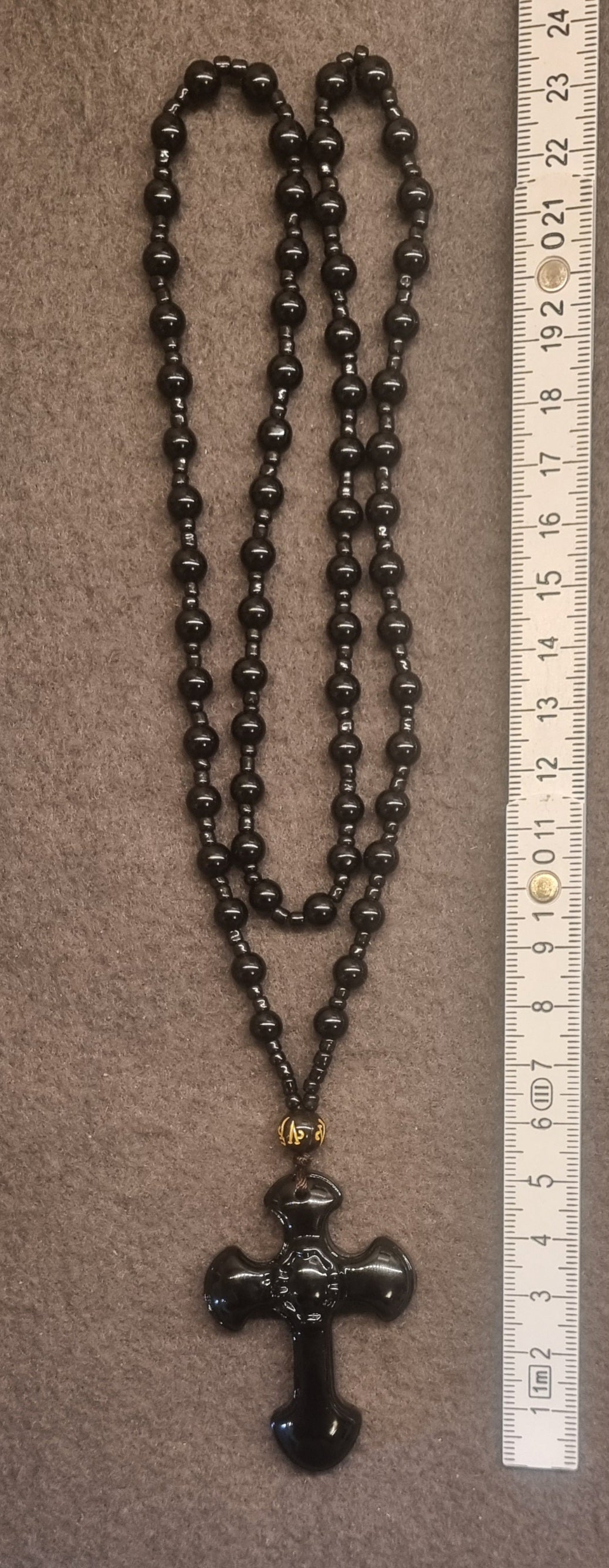 Sort obsidian – kors-kjede