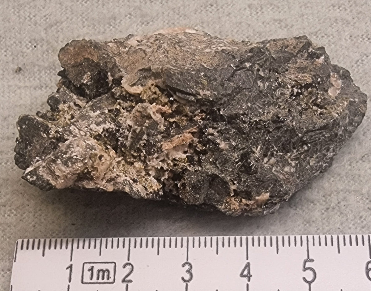 Vesuvianitt – Váhcanjokh, Gråtådalen, Beiarn, Nordland