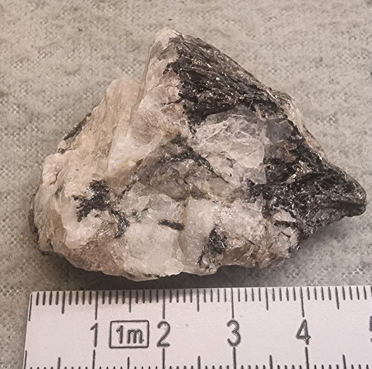 Pegmatitt med biotitt, feltspat og kvarts