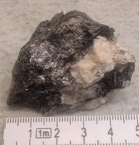 Pegmatitt med biotitt, feltspat og kvarts