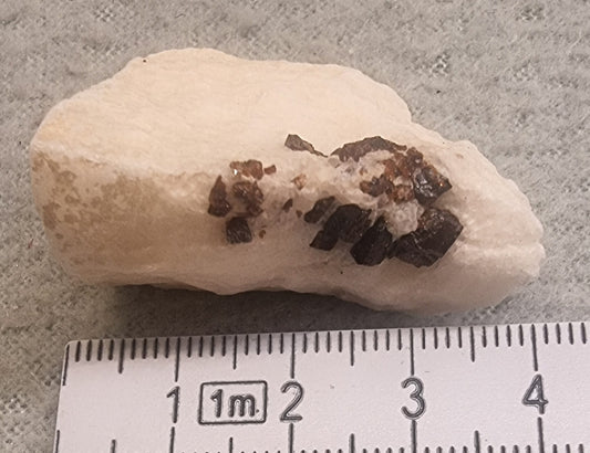 Pyrop i kromholdig diopsid – Almklovdalen, Norge