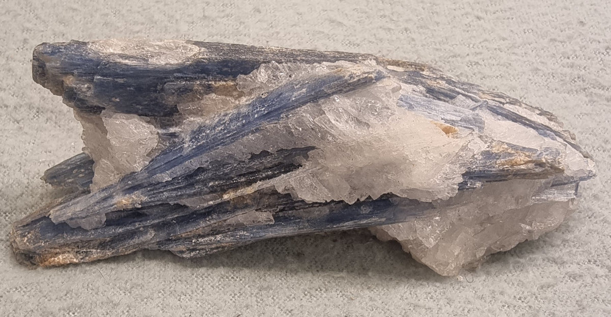💎 Blå kyanitt i kvarts – stor naturlig samlerprøve