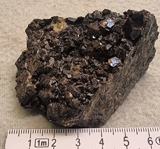 🪨 Grossular – Stoa, Arendal, Norge