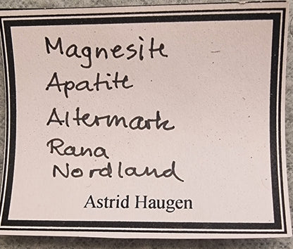 💎 Magnesitt med apatitt – Altermark, Rana, Nordland