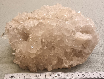 💎 Stort bergkrystall-cluster – naturlig kvartskrystall