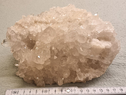 💎 Stort bergkrystall-cluster – naturlig kvartskrystall