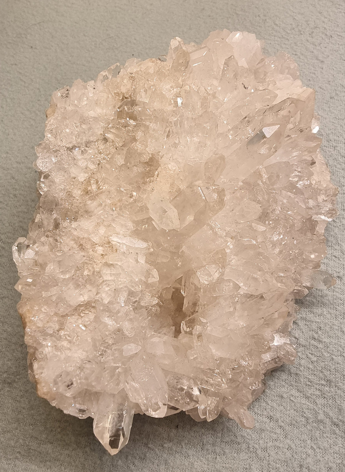 💎 Stort bergkrystall-cluster – naturlig kvartskrystall