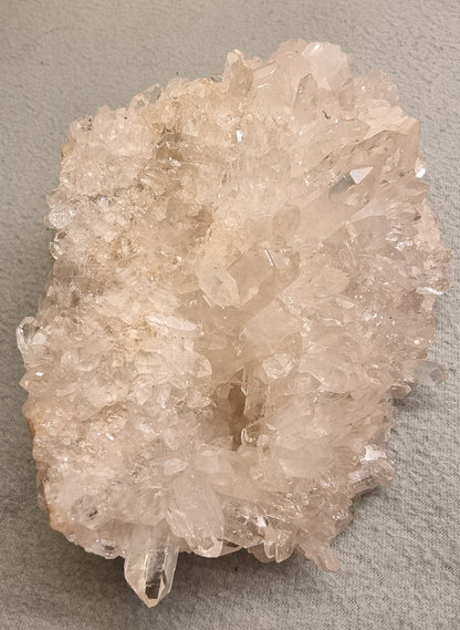 💎 Stort bergkrystall-cluster – naturlig kvartskrystall