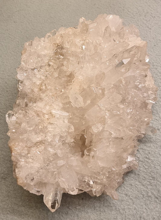 💎 Stort bergkrystall-cluster – naturlig kvartskrystall
