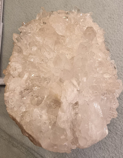 💎 Stort bergkrystall-cluster – naturlig kvartskrystall