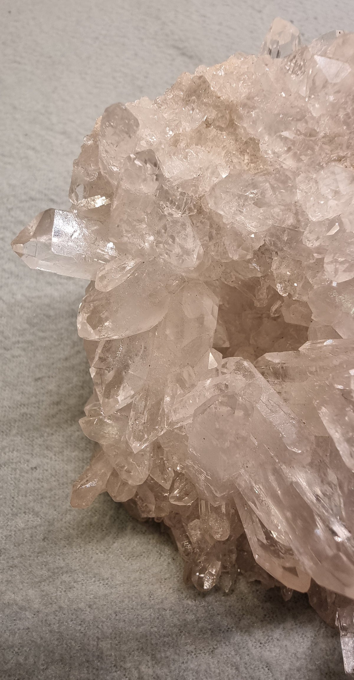 💎 Stort bergkrystall-cluster – naturlig kvartskrystall