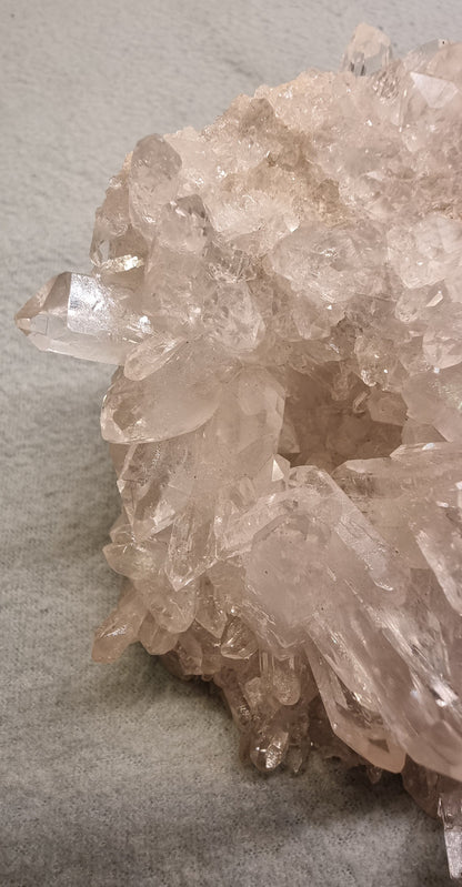 💎 Stort bergkrystall-cluster – naturlig kvartskrystall