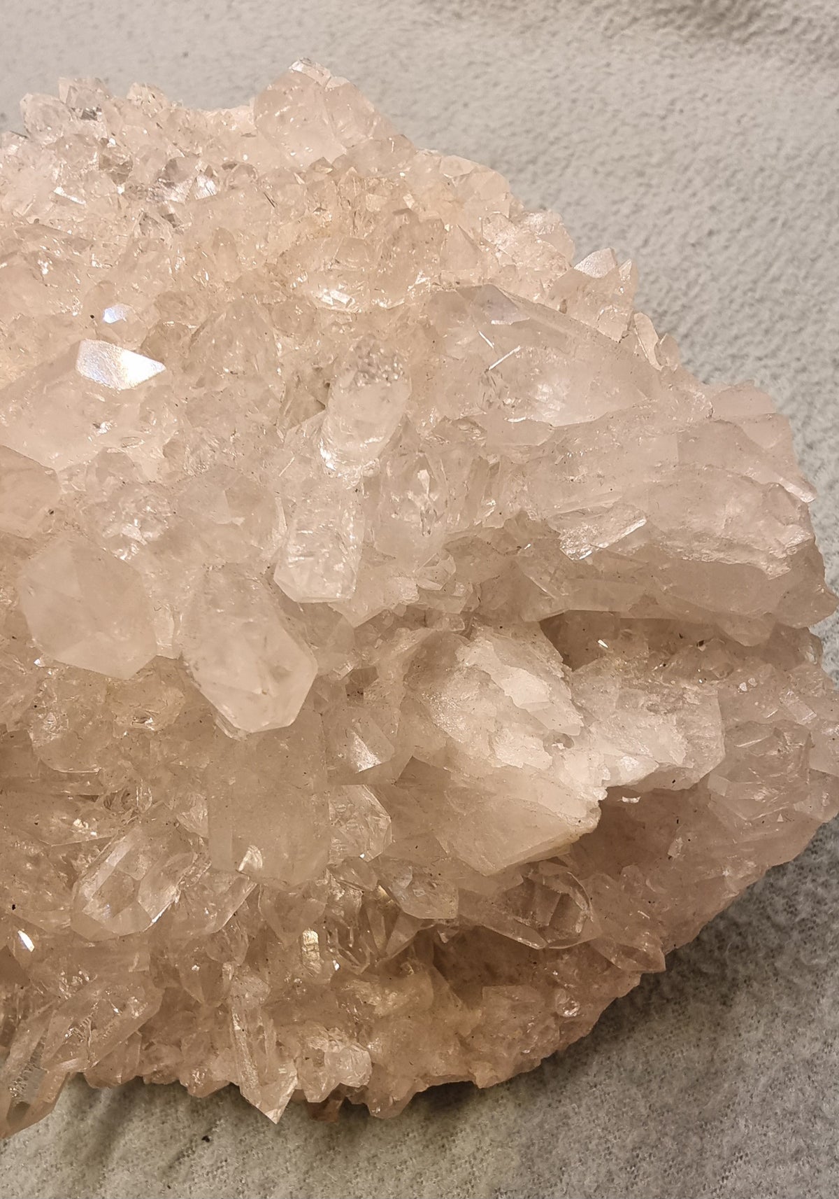 💎 Stort bergkrystall-cluster – naturlig kvartskrystall