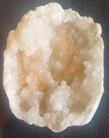 STOR KALSITTGEODE – CA. 19 × 15 CM
