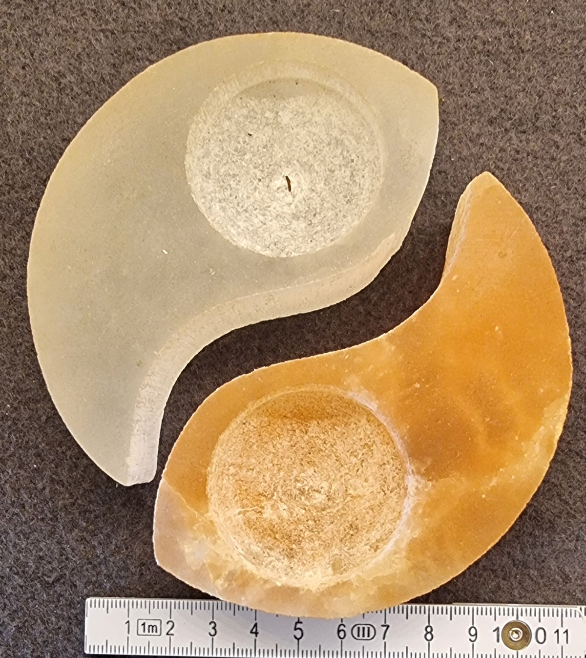 YIN–YANG-LYSHOLDER I SELENITT – TO DELER