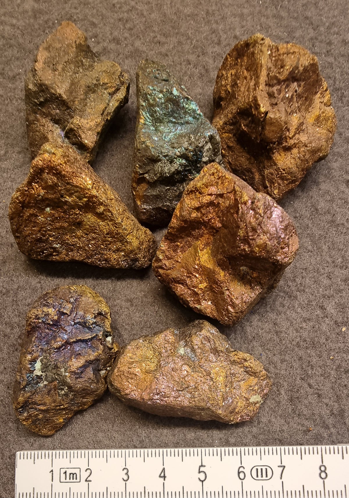 PÅFUGLSTEIN – IRISERENDE KOBBERMINERAL – 2–5 CM