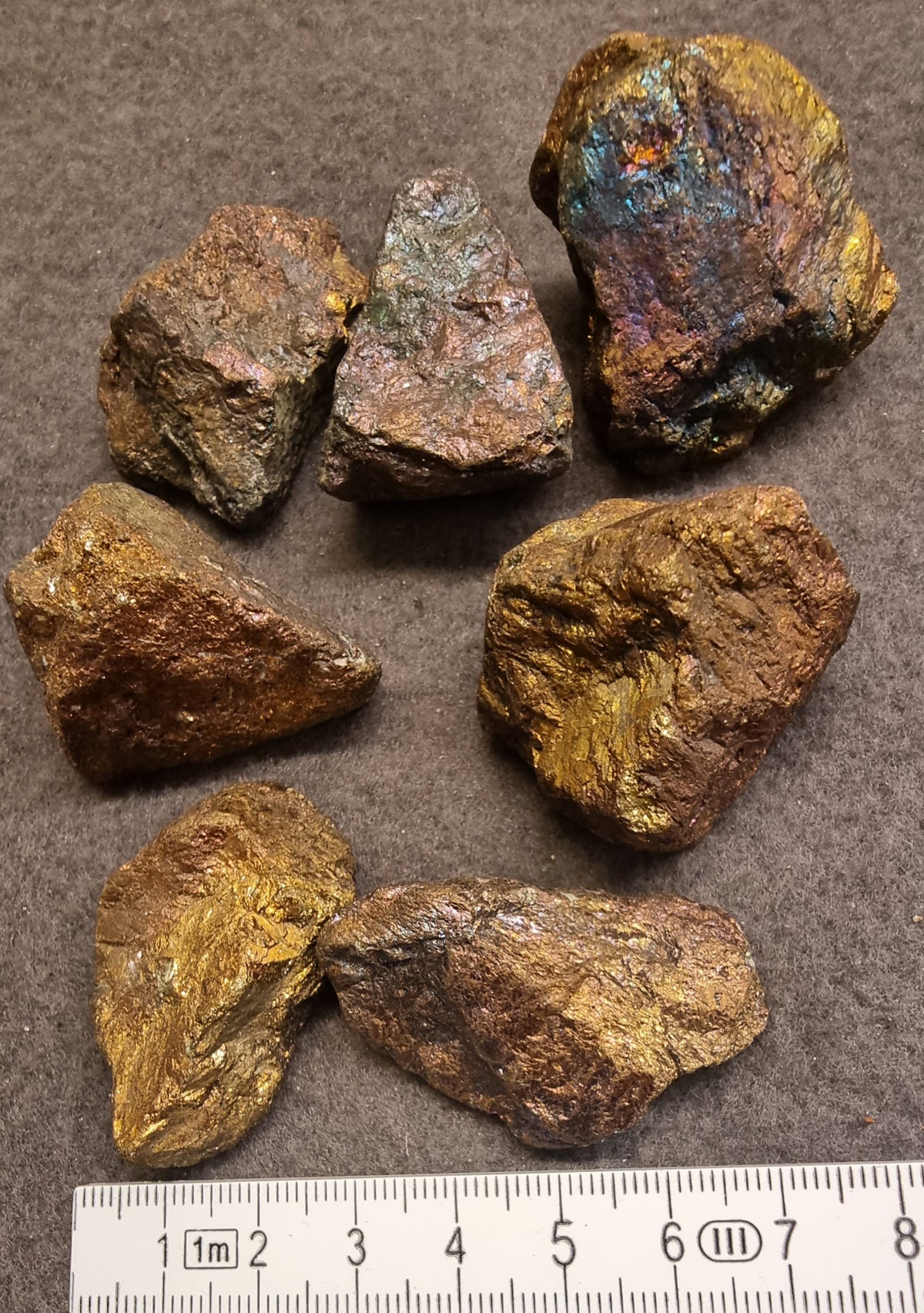 PÅFUGLSTEIN – IRISERENDE KOBBERMINERAL – 2–5 CM