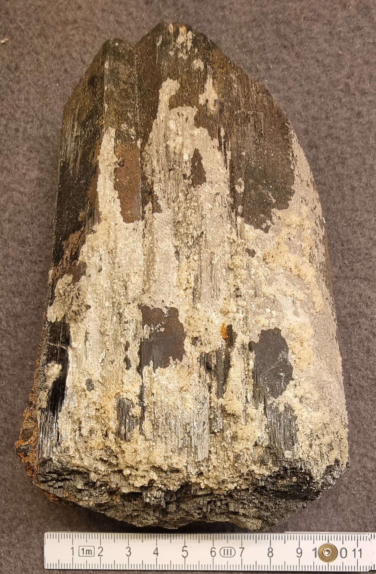 HYALITT-OPAL PÅ SVART TURMALIN – ERONGO, NAMIBIA