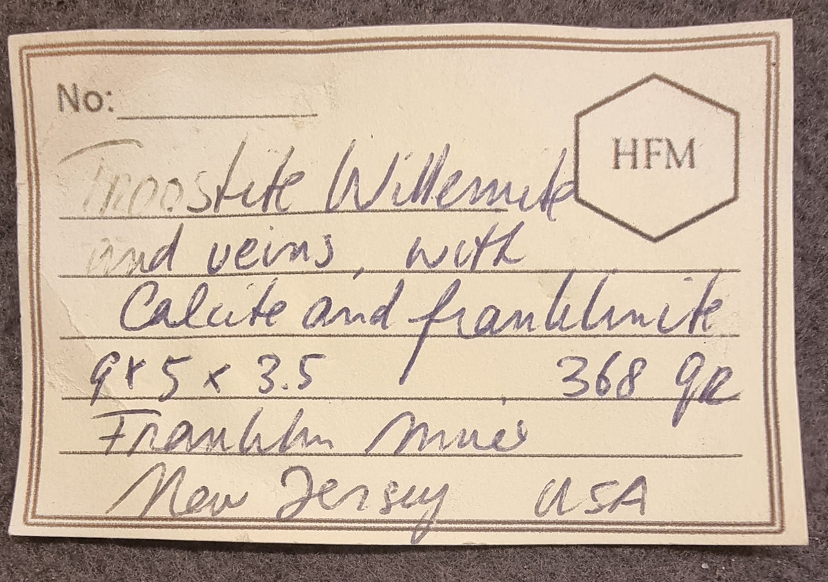 Franklinitt med fluorescerende willemitt – Franklin Mine, New Jersey