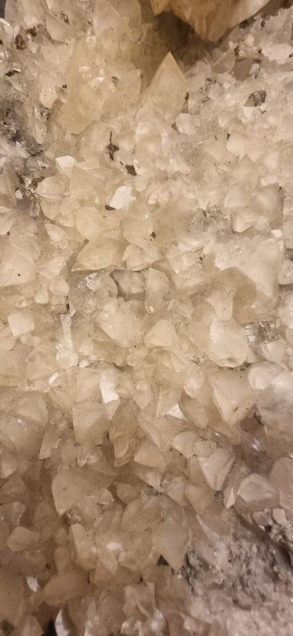 Kalsitt på matriks – stort krystallstykke ca. 20 cm