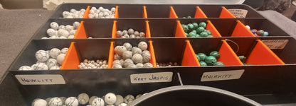 Steinperler til smykkelaging – Howlitt, kartjaspis og malakitt
