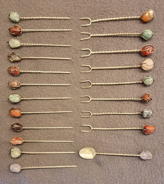 Dekorative cocktailpinner med naturstein – ca. 8–10 cm