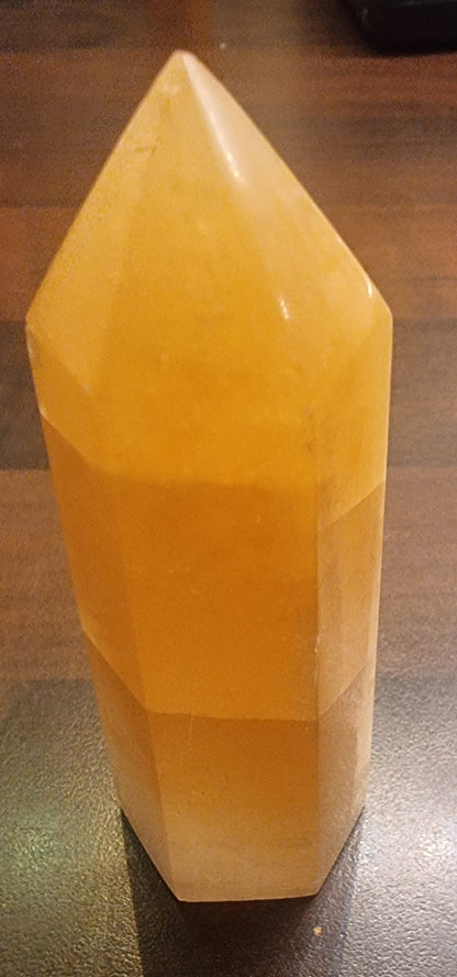 Honningkalsitt tårn – ca. 9 cm