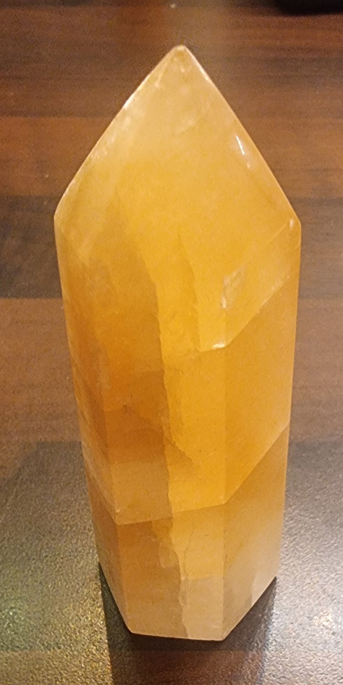 Honningkalsitt tårn – ca. 9 cm