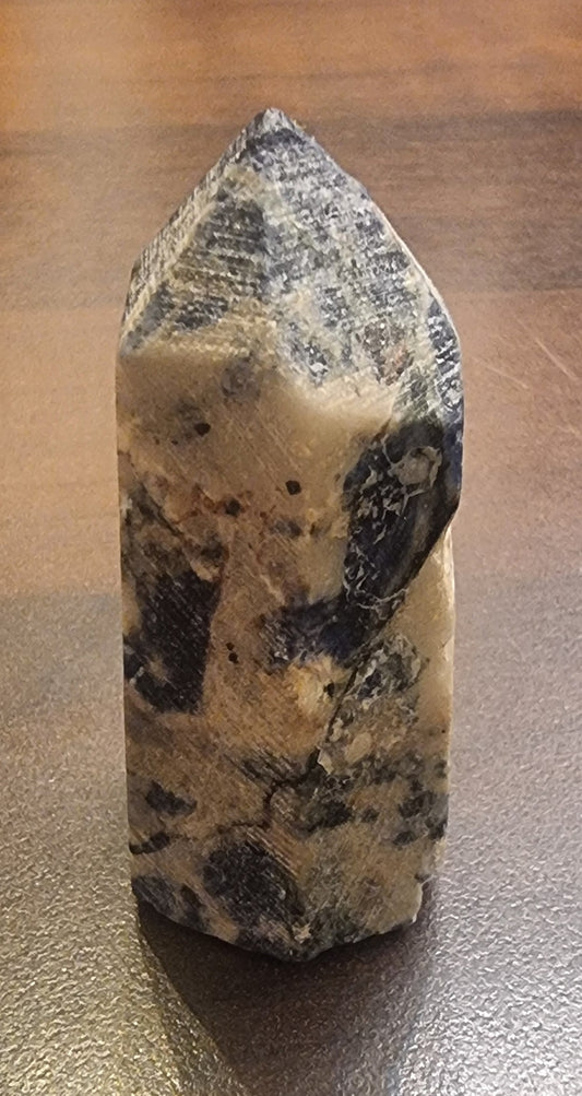 Sodalitt tårn – ca. 4–5 cm