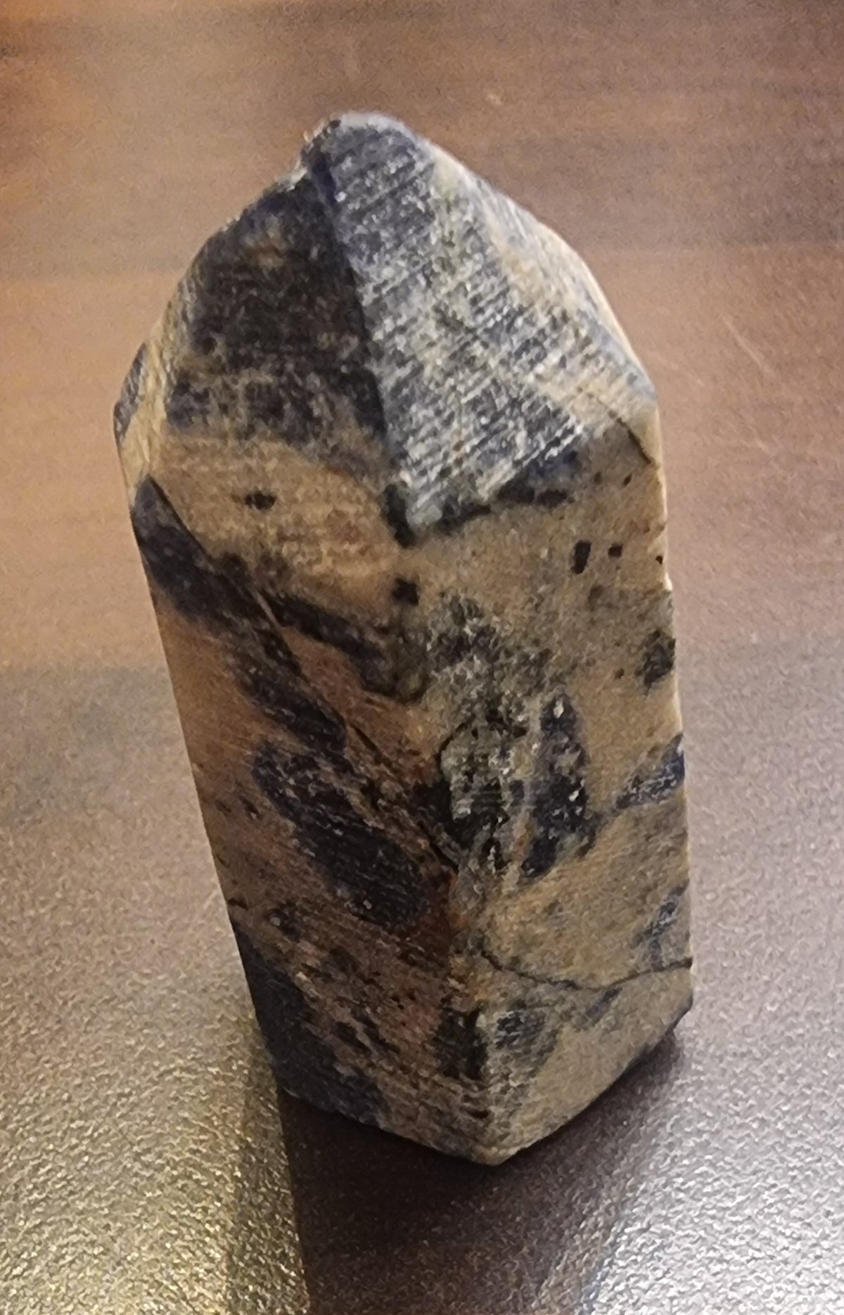 Sodalitt tårn – ca. 4–5 cm