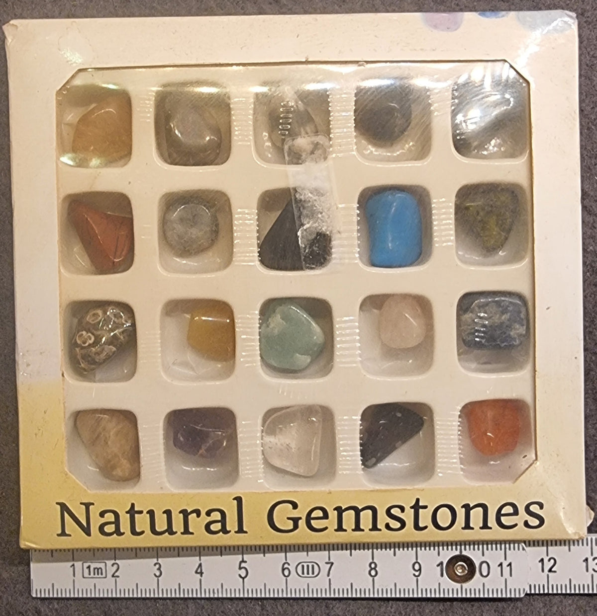 Natural Gemstones – samleboks med 20 polerte steiner