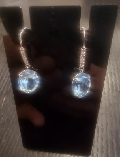 Blå topas- og diamantøredobber – 8,80 ct – 14K hvitt gull