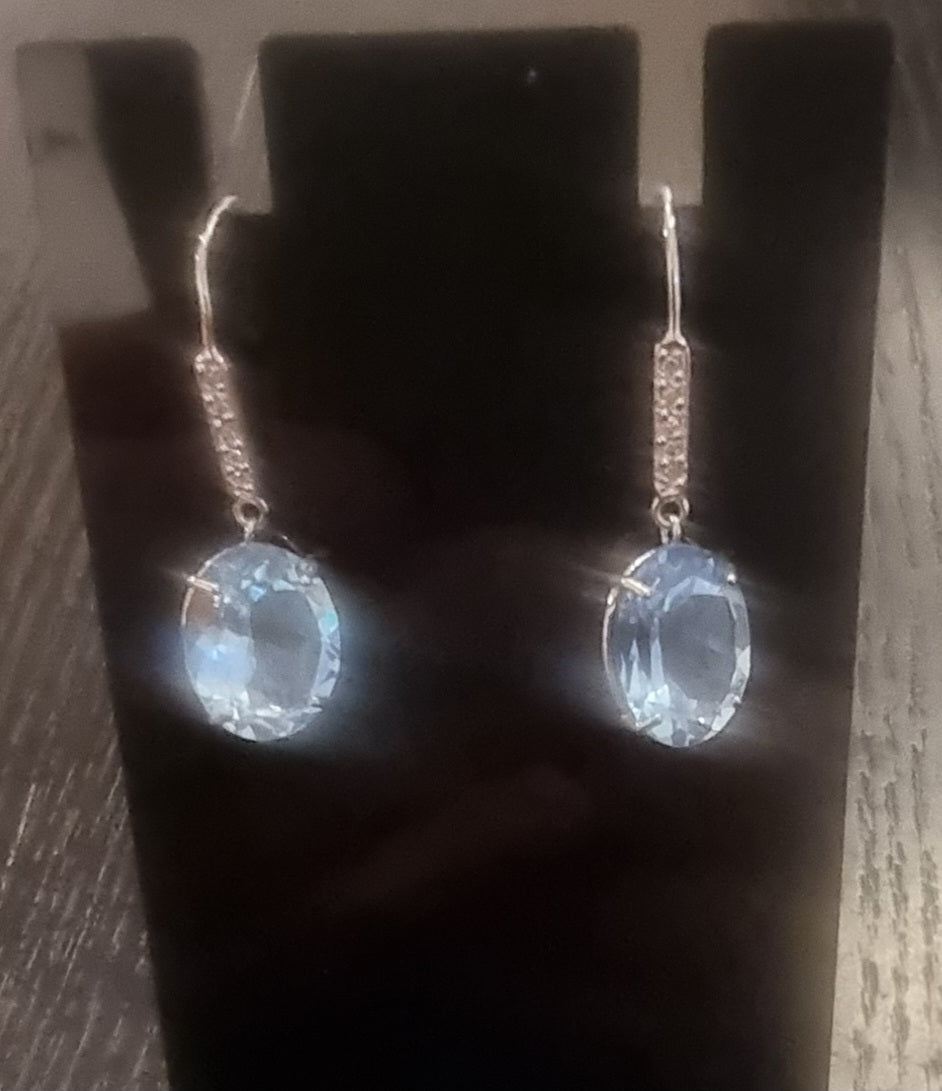 Blå topas- og diamantøredobber – 8,80 ct – 14K hvitt gull