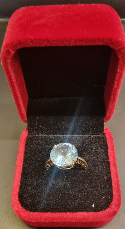 Blå topasring – 7,44 ct – 14K gult gull