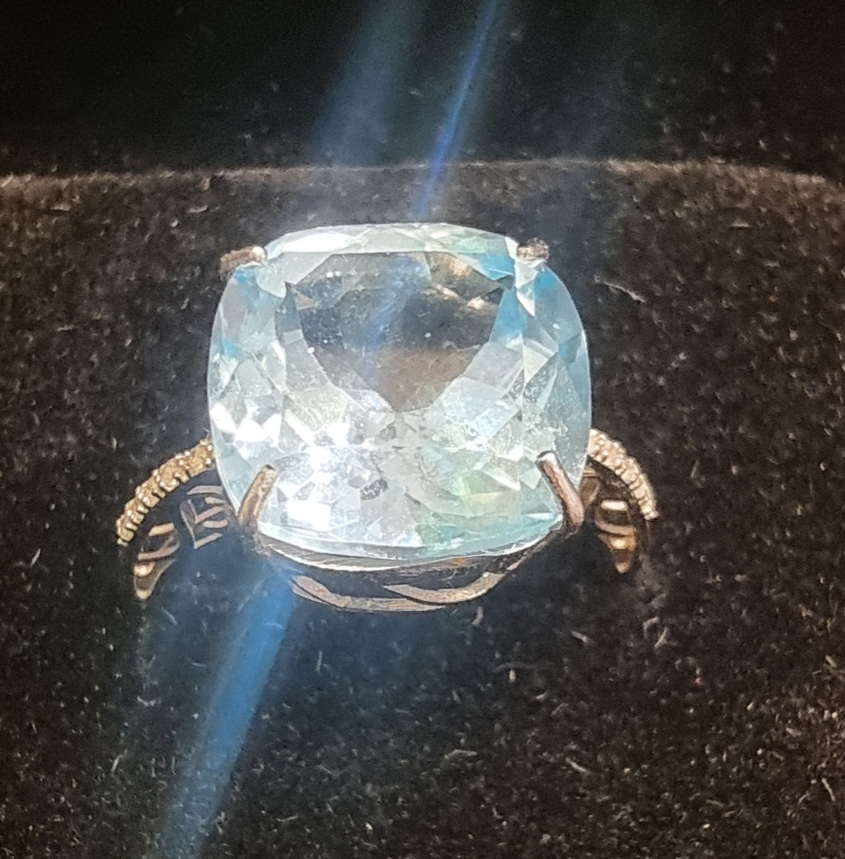 Blå topas- og diamantring – 7,84 ct – 14K hvitt gull