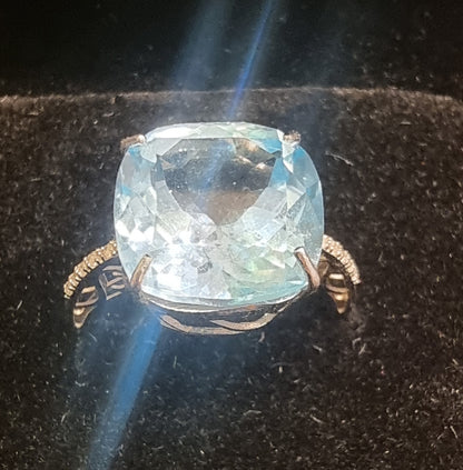 Blå topas- og diamantring – 7,84 ct – 14K hvitt gull