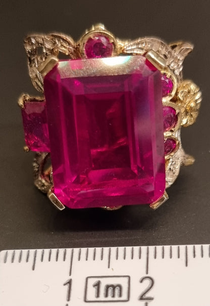 Rubin- og diamantring – ca. 14 ct rubin – 9K gull og sølv