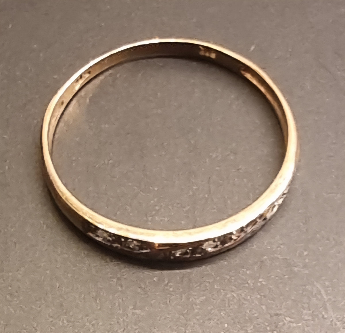 Vintage diamantring i 9 kt gull – ca. 0,04 ct