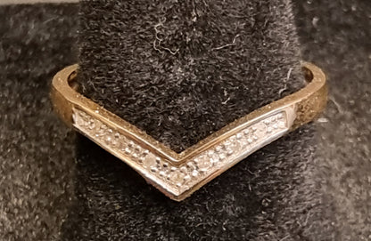 Vintage diamantring i 9 kt gull – V-ring – str. 53